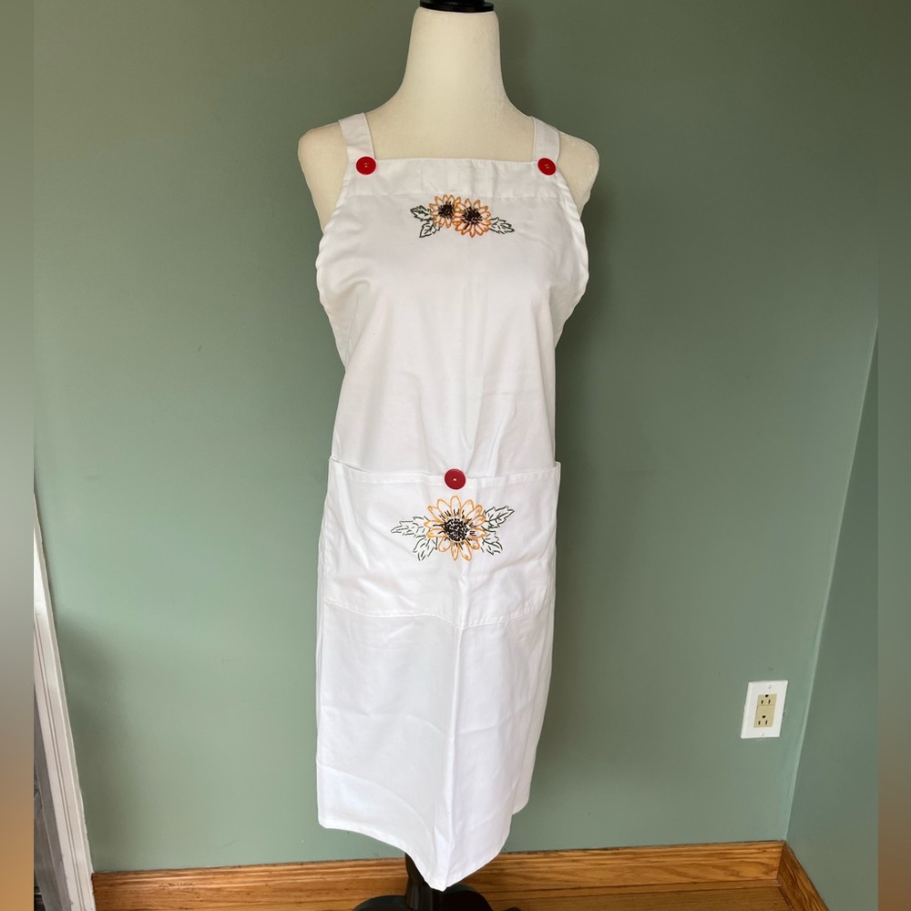 White Floral Embroidered Cooking Apron